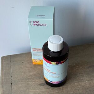 Brand New Good Molecules Niacinamide Brightening Toner